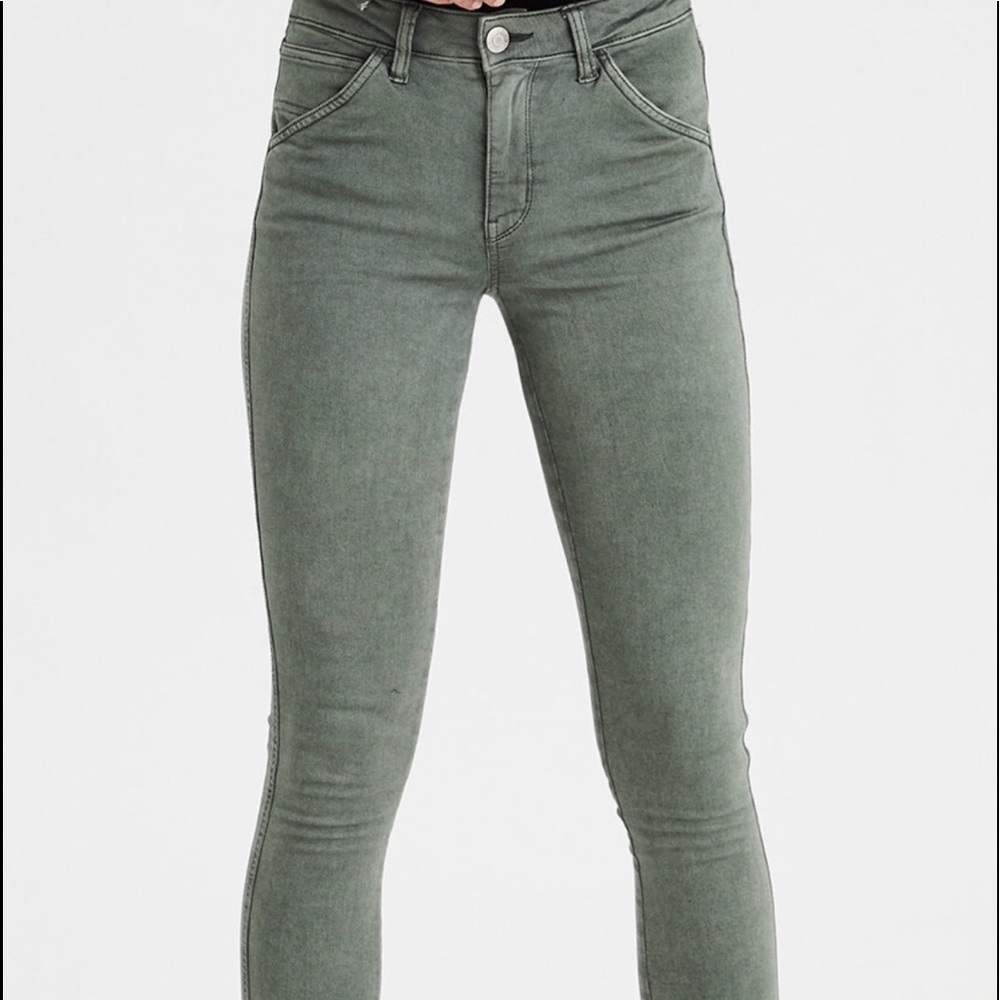 American Eagle cropped tight jeans